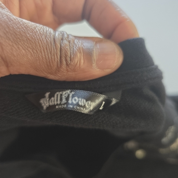 Wallflower Sweatshirt Women Sz L Black White Long Sleeve Embroidered Sequin - Picture 9 of 12